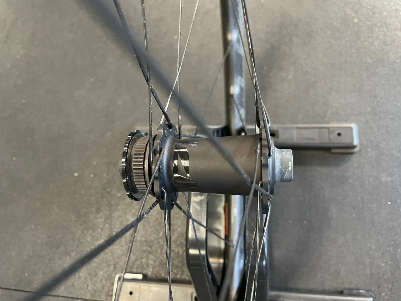 Zipp 353 NSW Tubeless Disc Brake Center Lock Wheelset SRAM/Shimano 11s 2022 6 Zipp 353 NSW Tubeless Disc Brake Center Lock Wheelset SRAM/Shimano 11s 2022 - Image 4