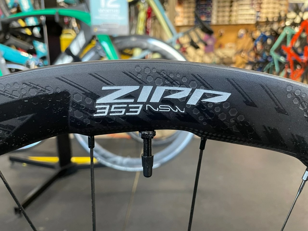 Zipp 353 NSW Tubeless Disc Brake Center Lock Wheelset SRAM/Shimano 11s 2022 4 Zipp 353 NSW Tubeless Disc Brake Center Lock Wheelset SRAM/Shimano 11s 2022 - Image 2