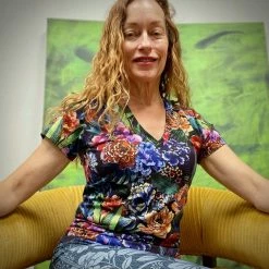 INKnBURN Women's I Dream In Color V-Neck Shirt (Small) -challenge shop fWCElt11IDggbOf4sBlX30IFk