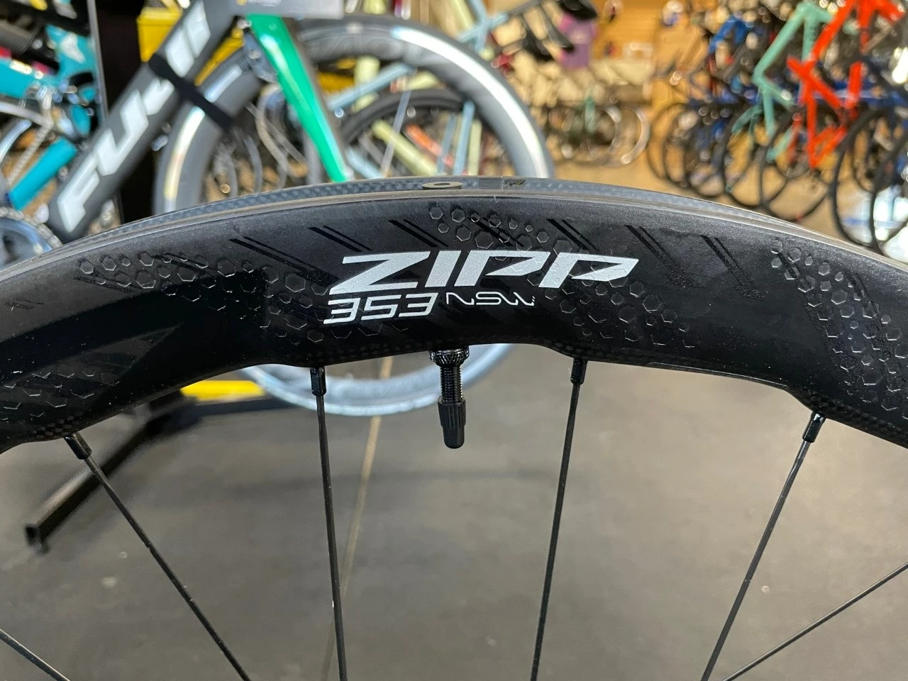 Zipp 353 NSW Tubeless Disc Brake Center Lock Wheelset SRAM XDR 2022 7 Zipp 353 NSW Tubeless Disc Brake Center Lock Wheelset SRAM XDR 2022 - Image 5