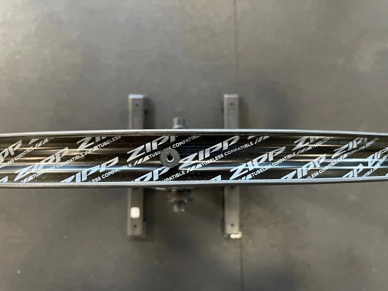 Zipp 353 NSW Tubeless Disc Brake Center Lock Wheelset SRAM XDR 2022 8 Zipp 353 NSW Tubeless Disc Brake Center Lock Wheelset SRAM XDR 2022 - Image 6
