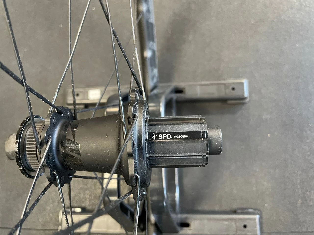 Zipp 353 NSW Tubeless Disc Brake Center Lock Wheelset SRAM/Shimano 11s 2022 9 Zipp 353 NSW Tubeless Disc Brake Center Lock Wheelset SRAM/Shimano 11s 2022 - Image 7