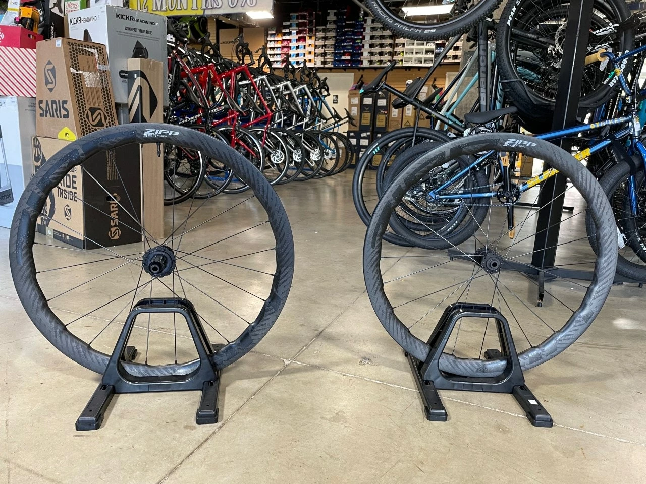 Zipp 353 NSW Tubeless Disc Brake Center Lock Wheelset SRAM/Shimano 11s 2022 3 Zipp 353 NSW Tubeless Disc Brake Center Lock Wheelset SRAM/Shimano 11s 2022